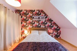 4 bedrooms, travel crib, free WiFi