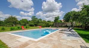 Pool - Le Gite du Pigeonnier (VILLENAUXE LA GRANDE)