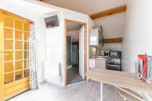 Microwave, highchair - Le Gite du Pigeonnier (VILLENAUXE LA GRANDE)