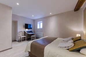 6 Schlafzimmer, Reisekinderbett, kostenloses WLAN