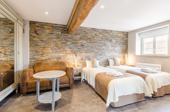 6 habitaciones, cuna de viaje y wifi gratis