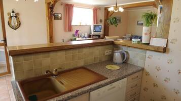 MikrovÄgsugn, diskmaskin och barnstol