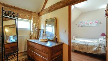 3 makuuhuonetta, vauvan matkasÀnky, ilmainen Wi-Fi, vuodevaatteet