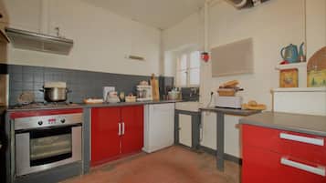 Microwave, dishwasher, high chair