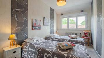 4 dormitorios, cuna de viaje, wifi gratis y ropa de cama