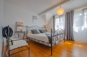 5 chambres, lit parapluie, Wi-Fi gratuit, draps fournis