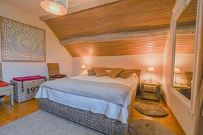 4 室のベッドルーム、旅行用ベビーベッド、WiFi (無料)、ベッドシーツ