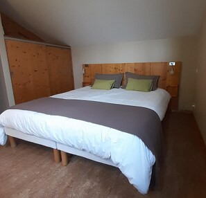 1 bedroom, travel cot, free WiFi, bed sheets - Sous le Figuier - LES NOES PRES TROYES (LES NOES PRES TROYES)