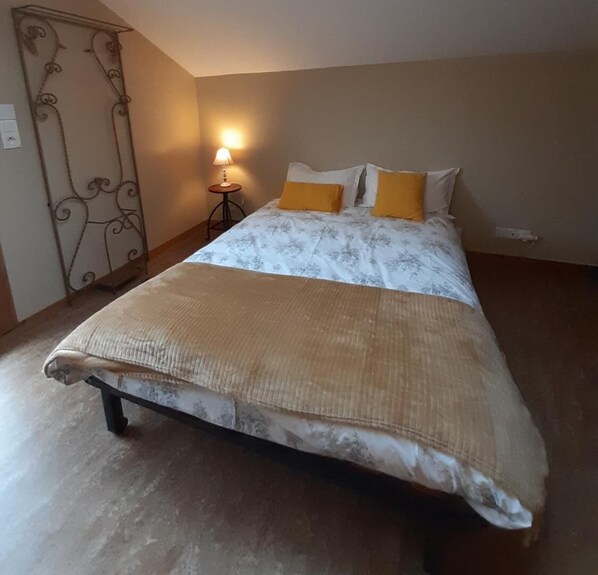 1 bedroom, travel crib, free WiFi, bed sheets