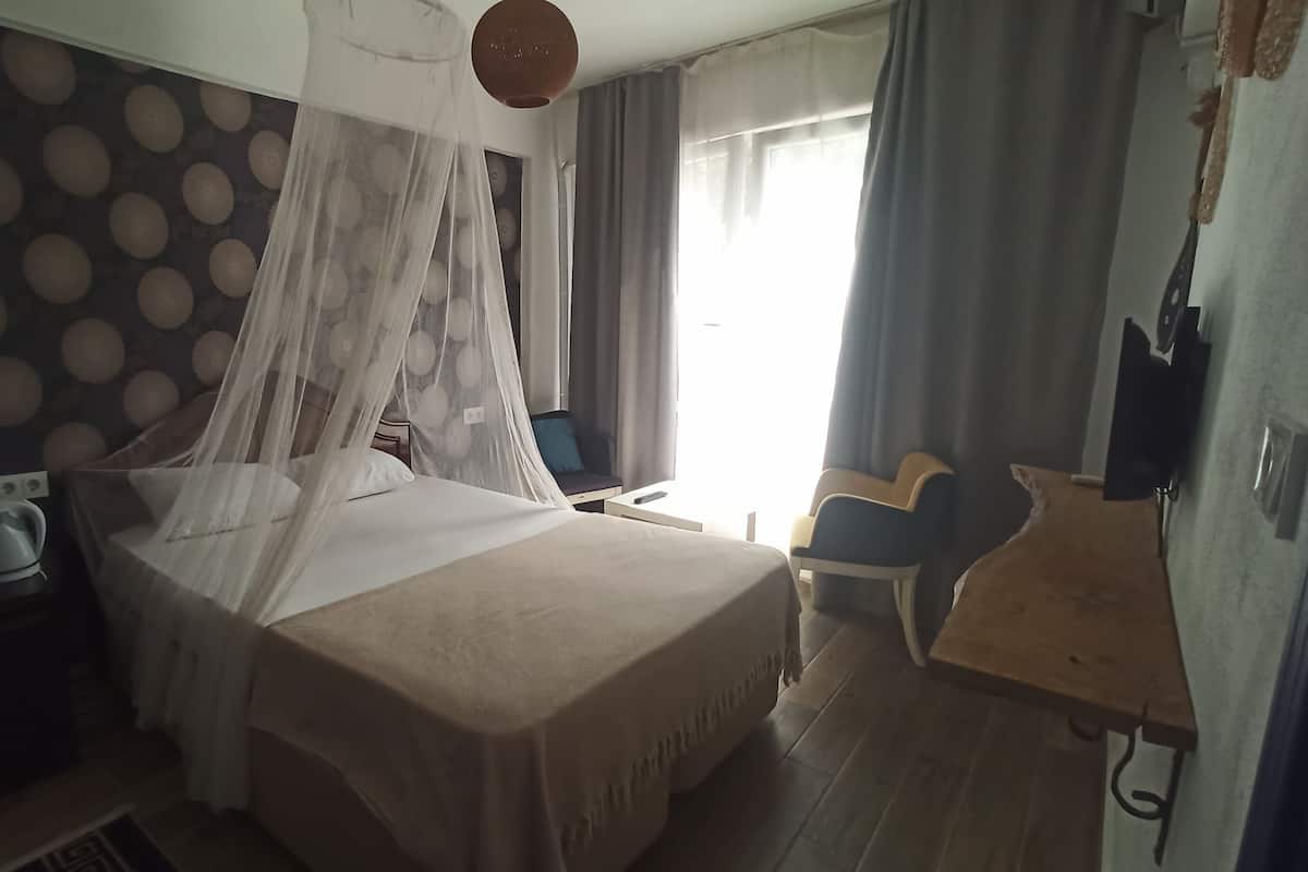 Standard Double Room | Free WiFi, bed sheets
