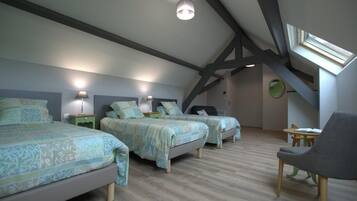 4 bedrooms, travel crib, free WiFi