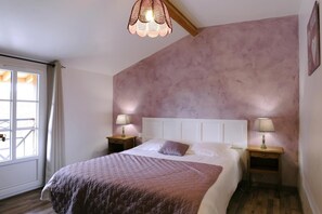 5 quartos, berço de viagem, Wi-Fi de cortesia, roupa de cama