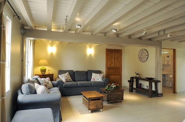 Télévision, table de tennis de table