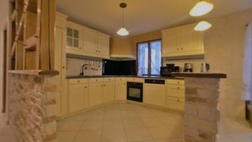 Mikrowelle, Geschirrspüler, Hochstuhl