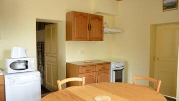 微波爐、洗碗機、高腳椅