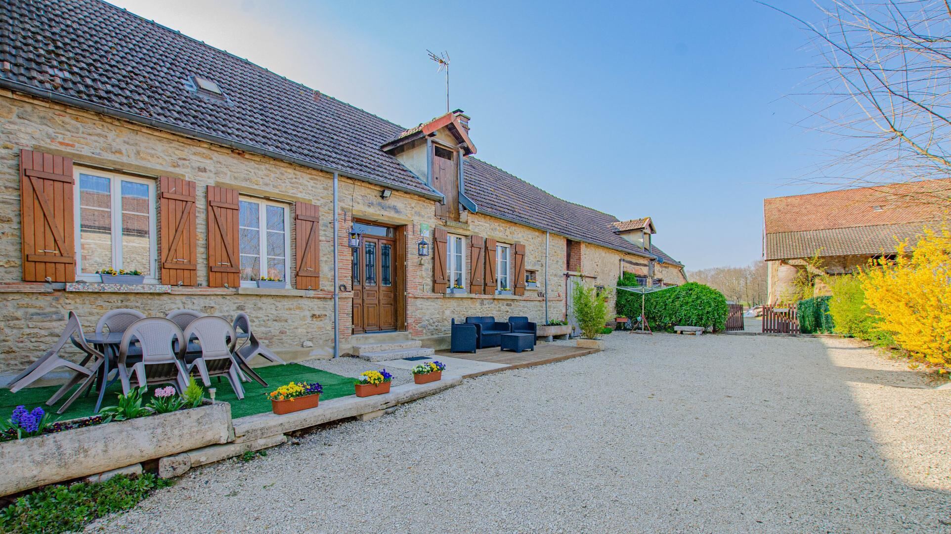 屋外ダイニングエリア