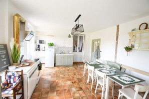 Microwave, high chair