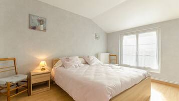 3 Schlafzimmer, Reisekinderbett