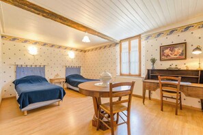 3 bedrooms, travel cot, free WiFi