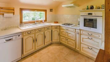 微波炉、烤箱、洗碗机、高脚椅