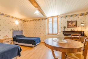 3 bedrooms, travel cot, free WiFi