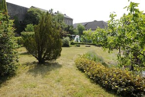 Property grounds - House (BLIGNY)