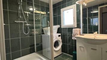 Douche, séchoir à cheveux