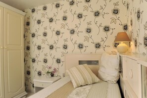 3 Schlafzimmer, Reisekinderbett, kostenloses WLAN, Bettwäsche