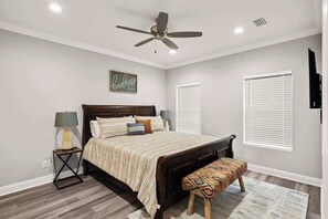 3 habitaciones, escritorio, tabla de planchar con plancha y wifi 