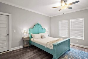 3 bedrooms, desk, iron/ironing board, WiFi