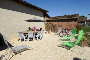 تناول الطعام بالخارج