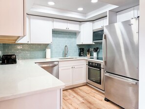 Fridge, microwave, oven, stovetop - STUNNING 2BR VILLA WITH WATER VIEWS STEPS TO BEACH HILTON HEAD (Hilton Head Island)