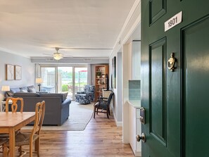 Smart TV - STUNNING 2BR VILLA WITH WATER VIEWS STEPS TO BEACH HILTON HEAD (Hilton Head Island)