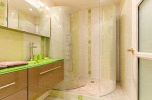 Shower, towels
