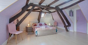 4 bedrooms, travel cot, free WiFi