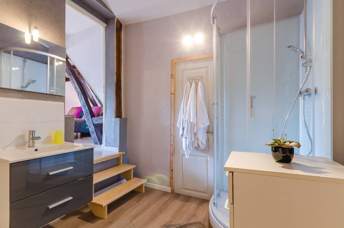 Een douche, handdoeken