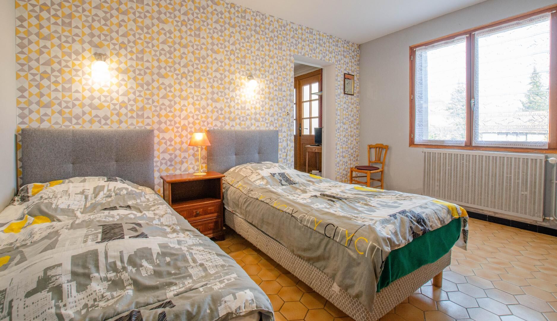 2 bedrooms, travel cot, free WiFi