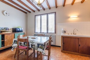 Mikrowelle, Ofen, Geschirrspüler, Toaster