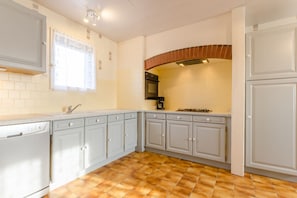 Microwave, oven, dishwasher, toaster