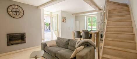 Télévision, cheminée