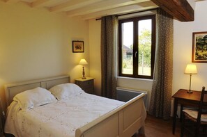 2 bedrooms, travel cot, bed sheets - Le Logis du Charron - Geraudot (GERAUDOT)