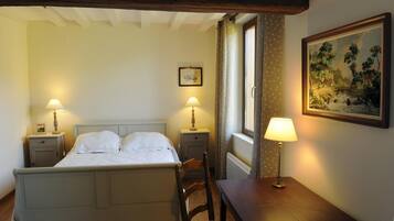 2 soverom, reiseseng for barn og sengetĂžy