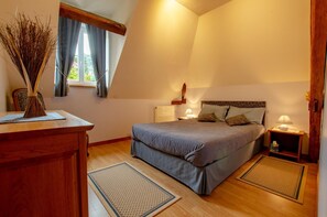 5 bedrooms, travel cot, free WiFi