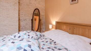 3 bedrooms, travel crib, free WiFi