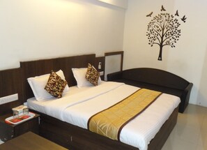 Deluxe Double Room | Free WiFi - Hotel Long Stay (Ahmedabad)