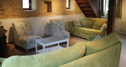 12-person Martin gîte (accessible) just a stone's throw from Suisse Normande!
