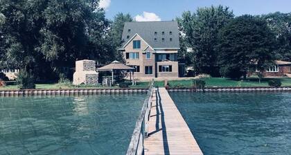 Saint Clair River Two Bedroom apt private entrance New Construction