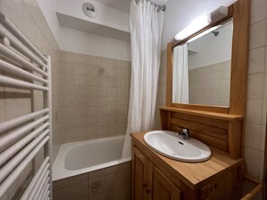 Badewanne, Haartrockner