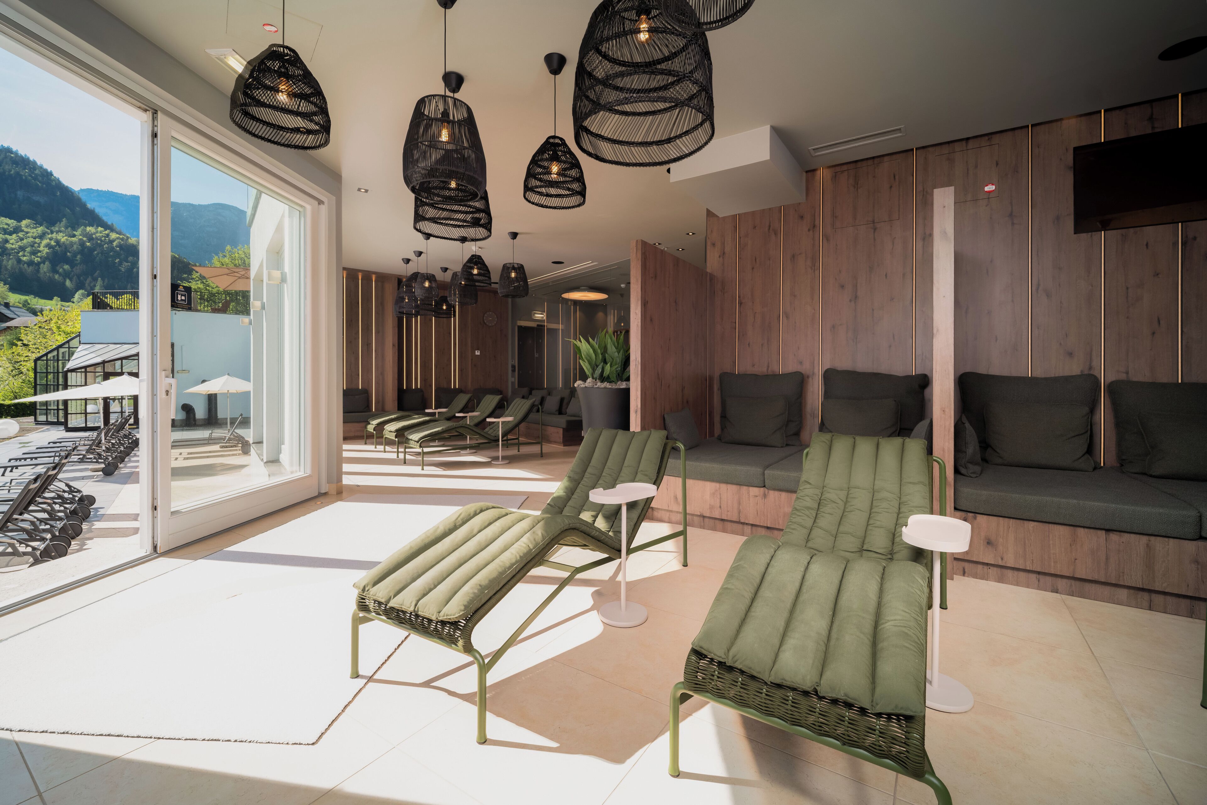 Sauna, hammam, massages sportifs, 1 salle de soins, massages
