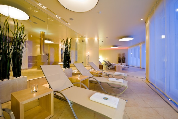 Sauna, steam room, sports massages, 1 treatment room, massages